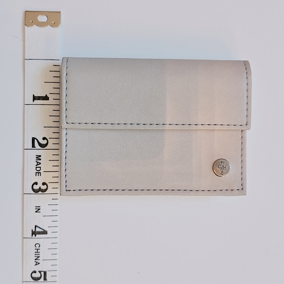 Cole Haan Card Case Reflective Wallet. - Picture 2 of 8